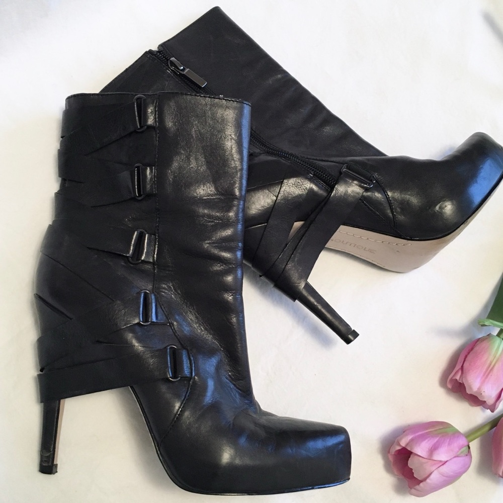 Boutique 9 • sexy strappy strut boots